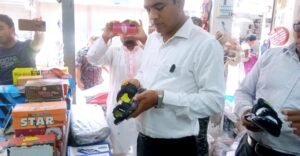 জরিমানা পণ্যের মূল্য বেশি রাখায় পাঁচ দোকানিকে 2 জরিমানা পণ্যের মূল্য বেশি রাখায় পাঁচ দোকানিকে