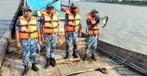 ঘাটে ফিরতে কোস্টগার্ডের মাইকিং এখনো সাগরে অনেক জেলে