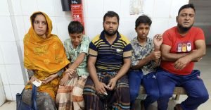৩২ জনকে কামড়ালো এক কুকুর ৩২ জনকে কামড়ালো এক কুকুর